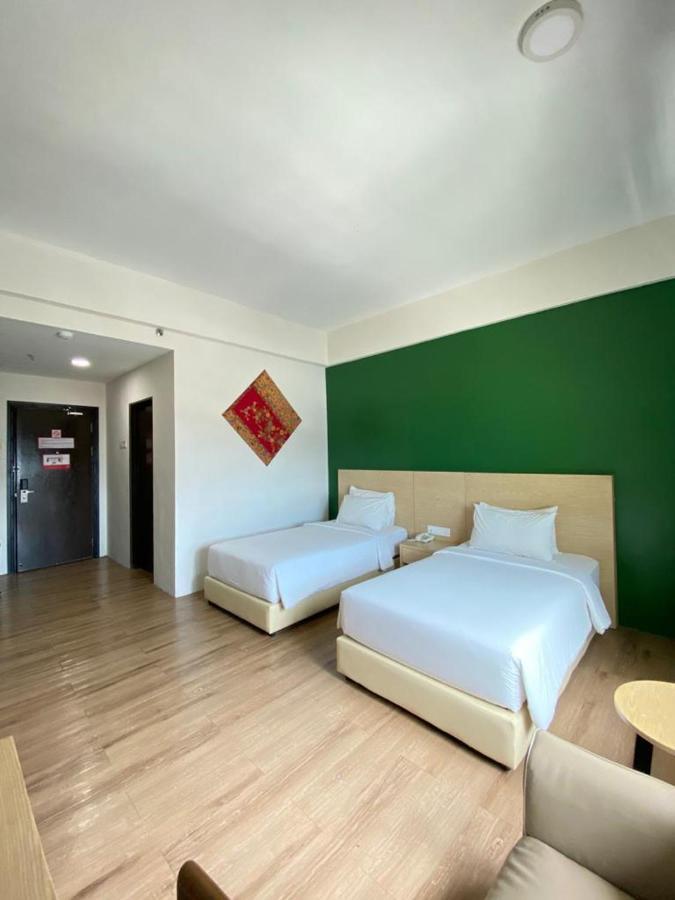 Summit Signature Hotel Batu Pahat Exterior foto